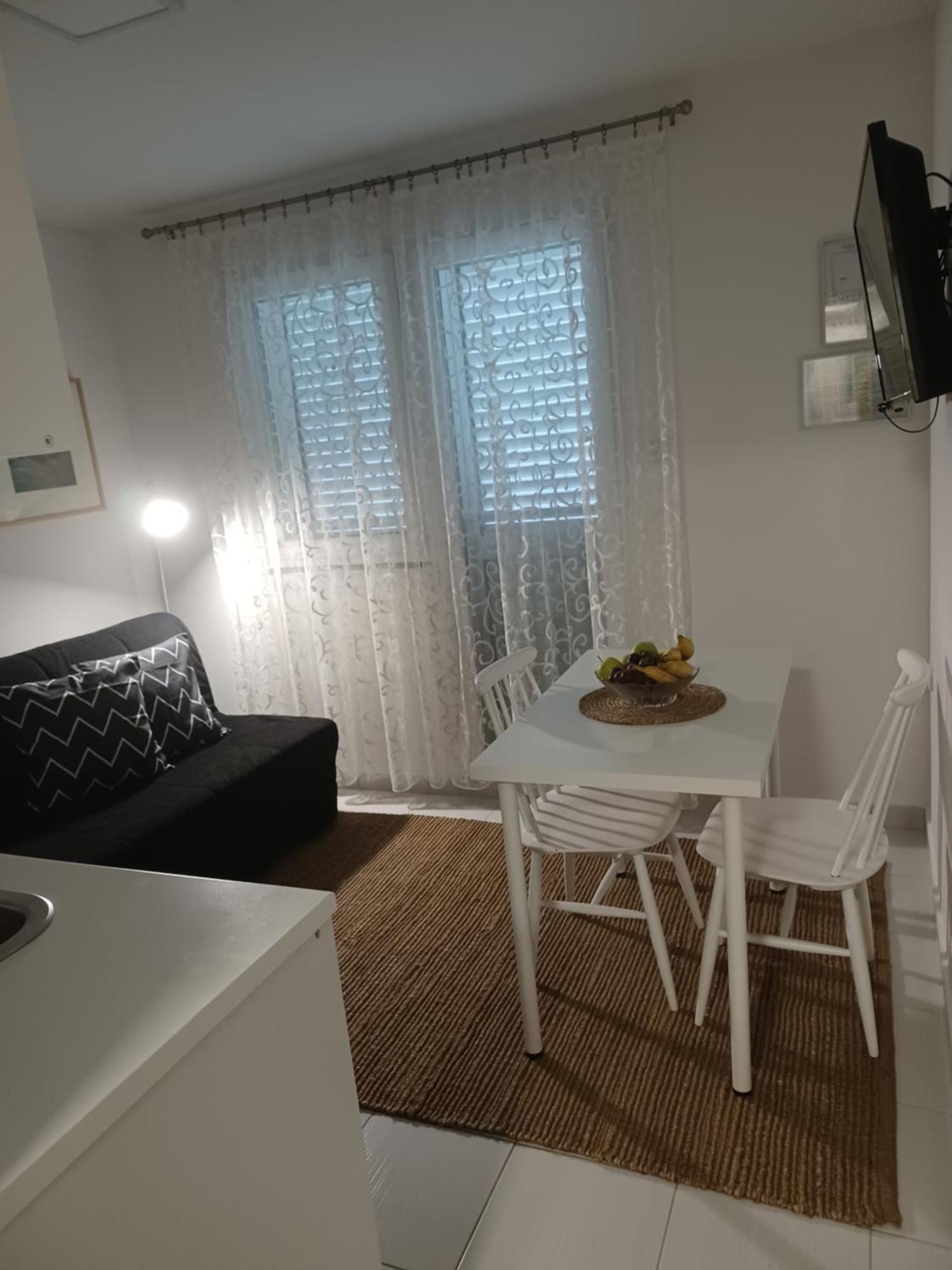 Apartmani Ana - Meka Draga Obrovac Buitenkant foto